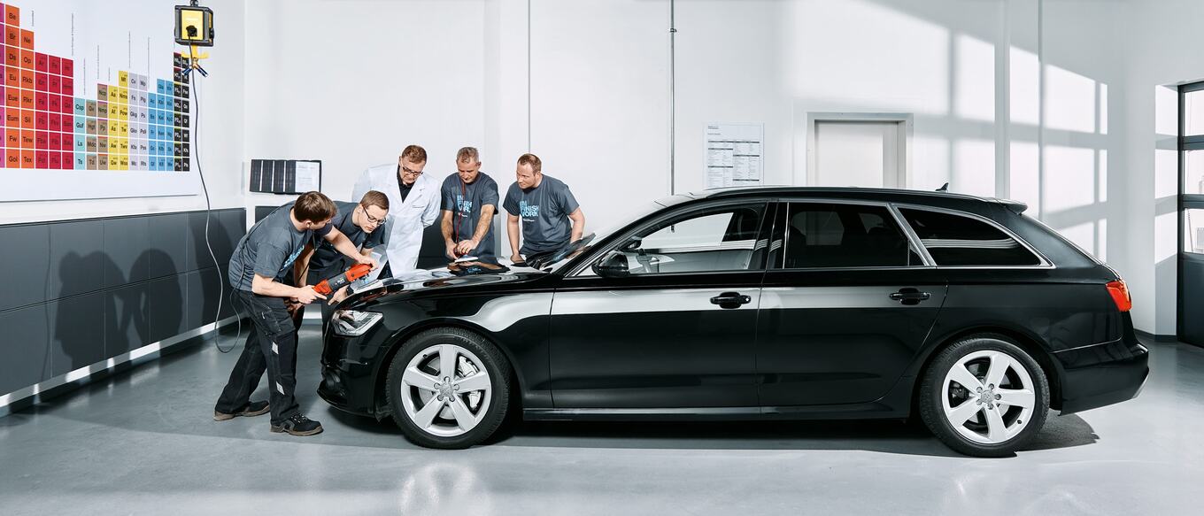 Excellence for Experts Product application training on a black vehicle
